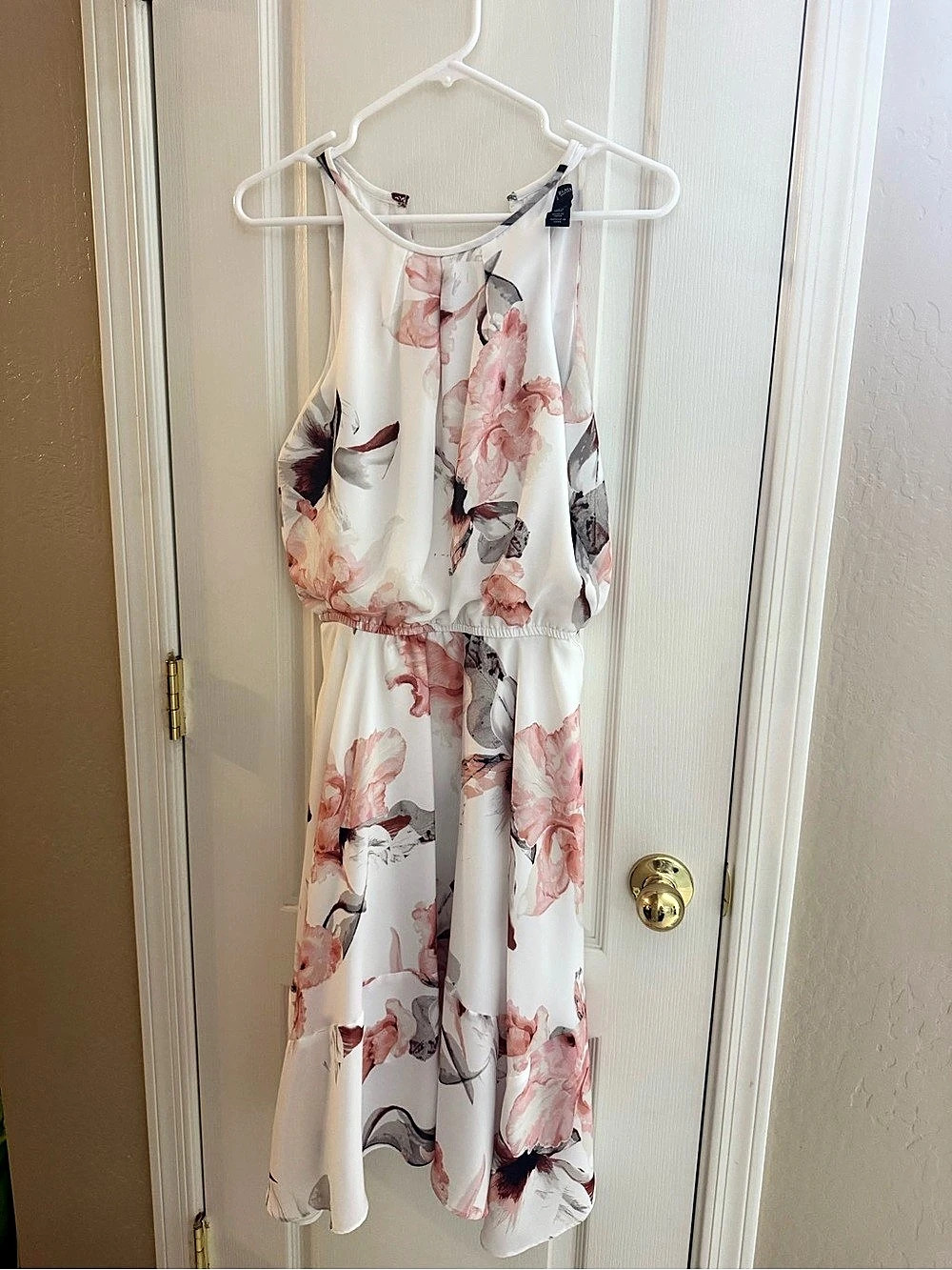 White House black market Floral Midi Dress in White & Pink Size 2 Like New